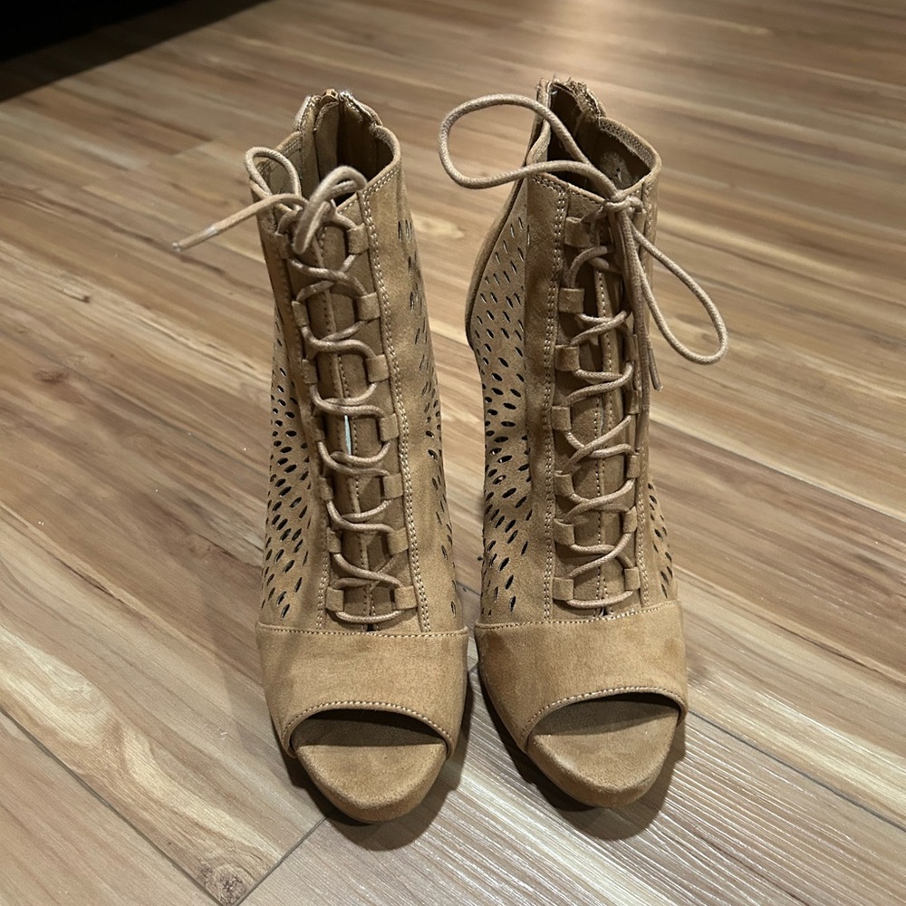 Fergie Tan Lace-Up Boots with Stiletto Heel Peep Toe Style Size 9 1/2